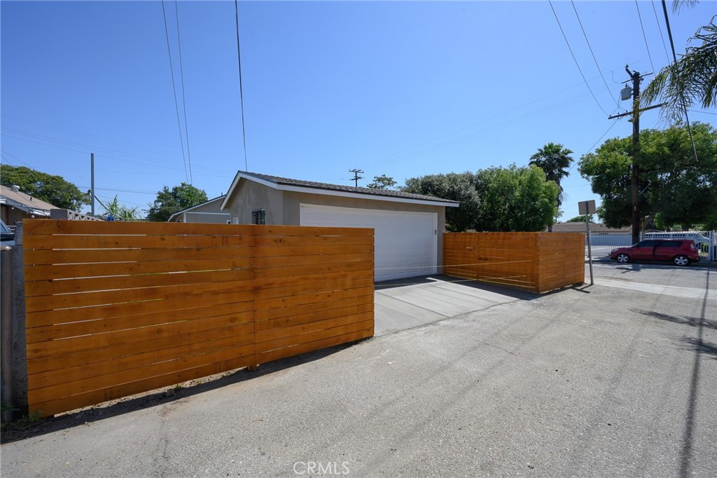 903 E 7th Street