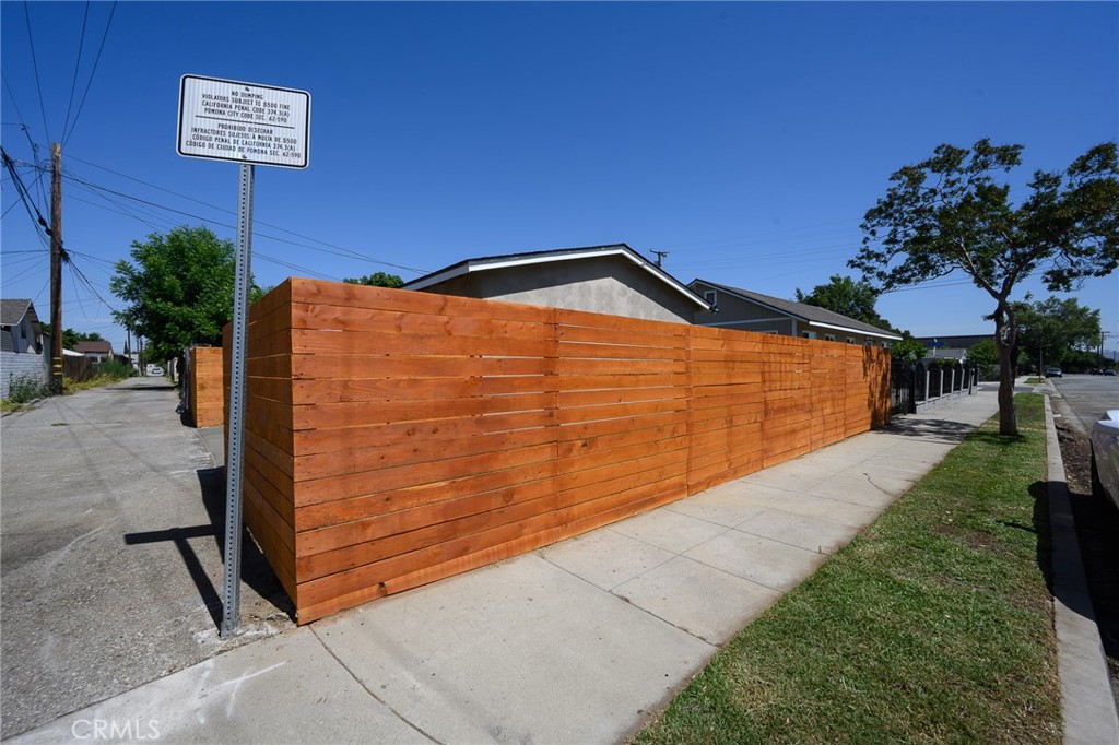 903 E 7th Street