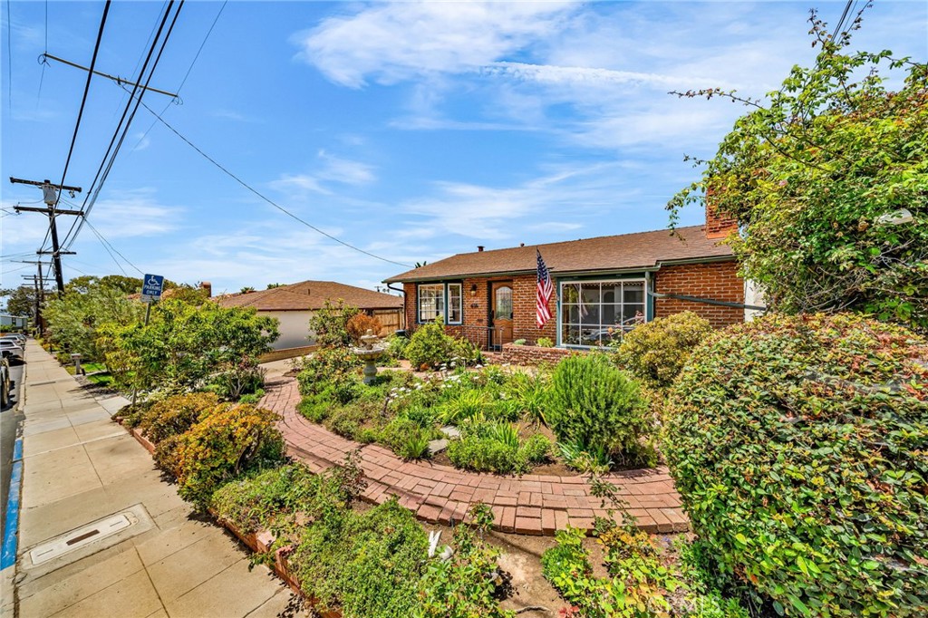 616 Rushville Street