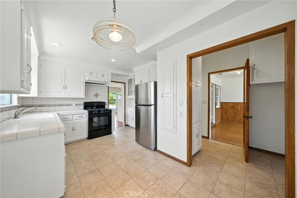 10420 Samoline Avenue