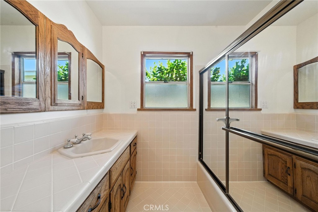 10420 Samoline Avenue