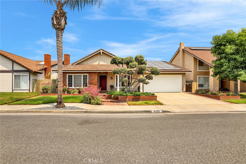 4223 Paseo de Plata
