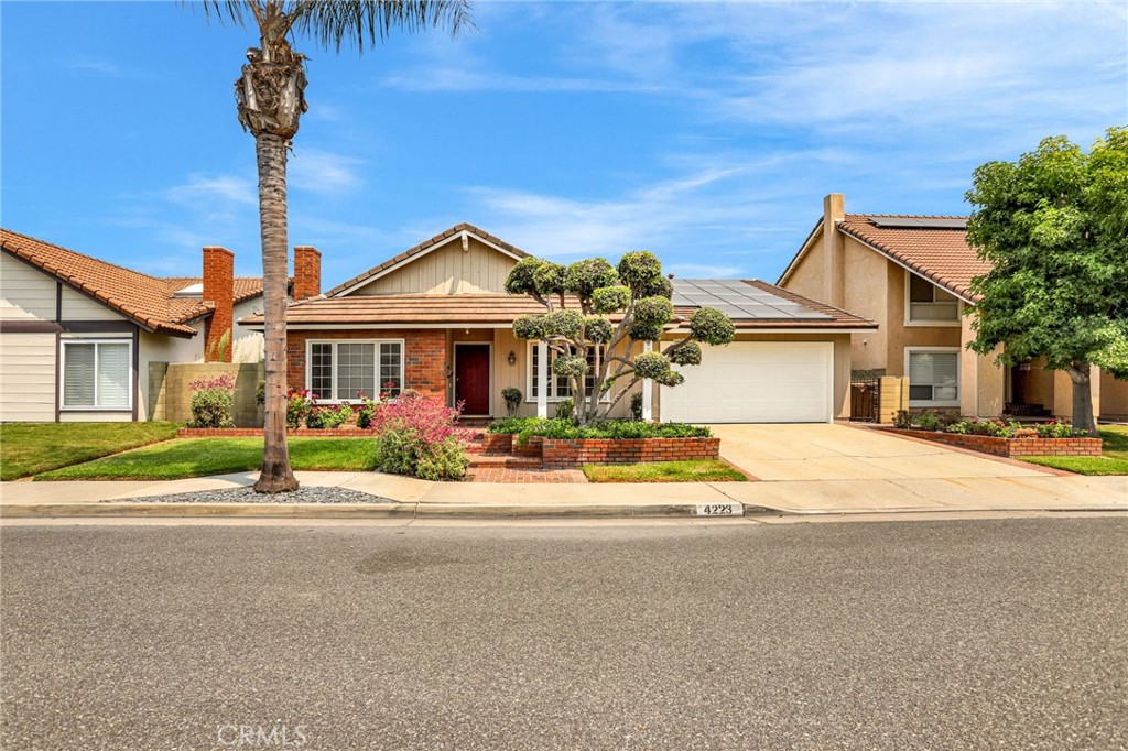 4223 Paseo de Plata