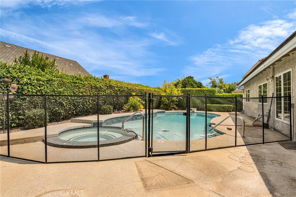 4223 Paseo de Plata