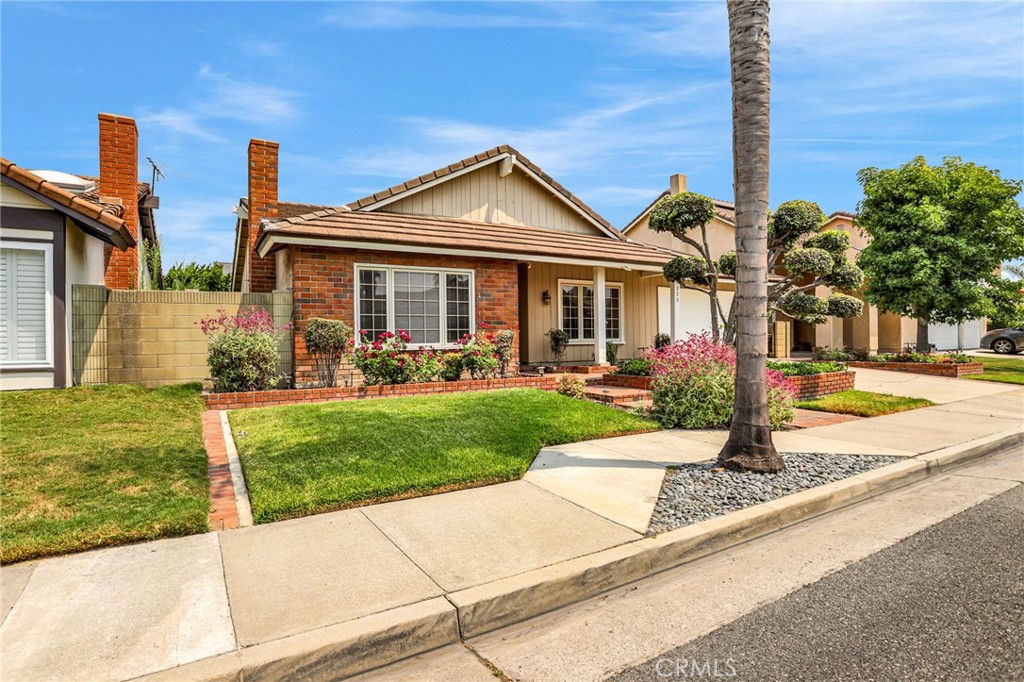 4223 Paseo de Plata