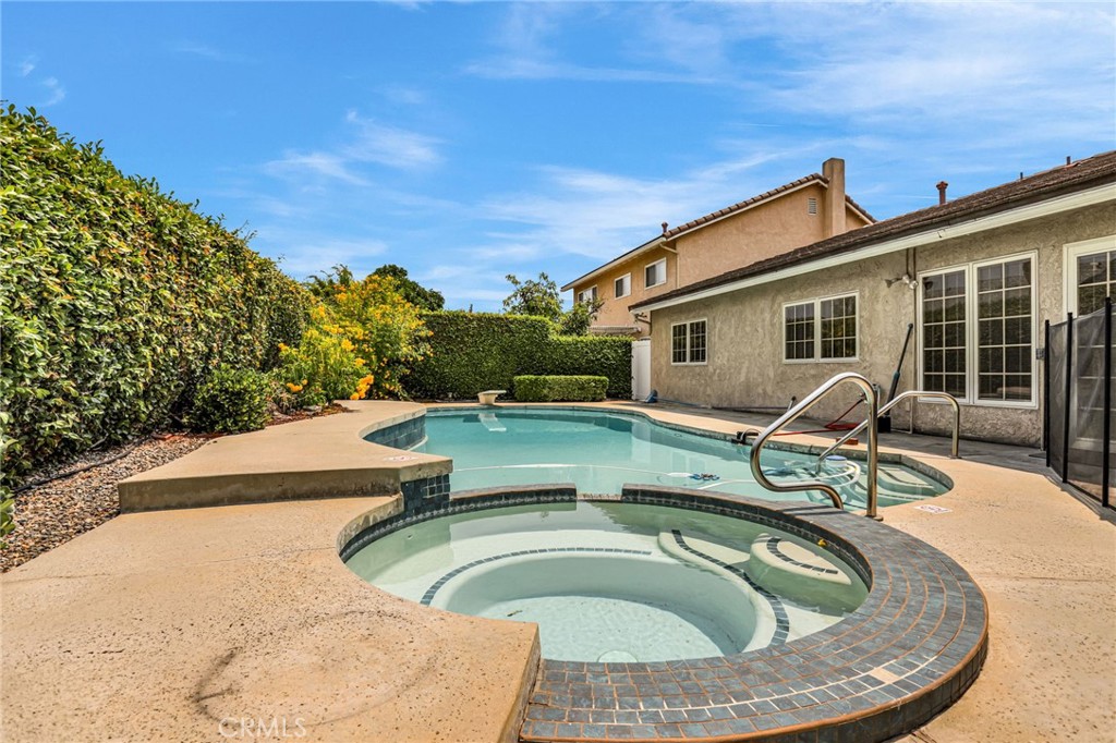 4223 Paseo de Plata