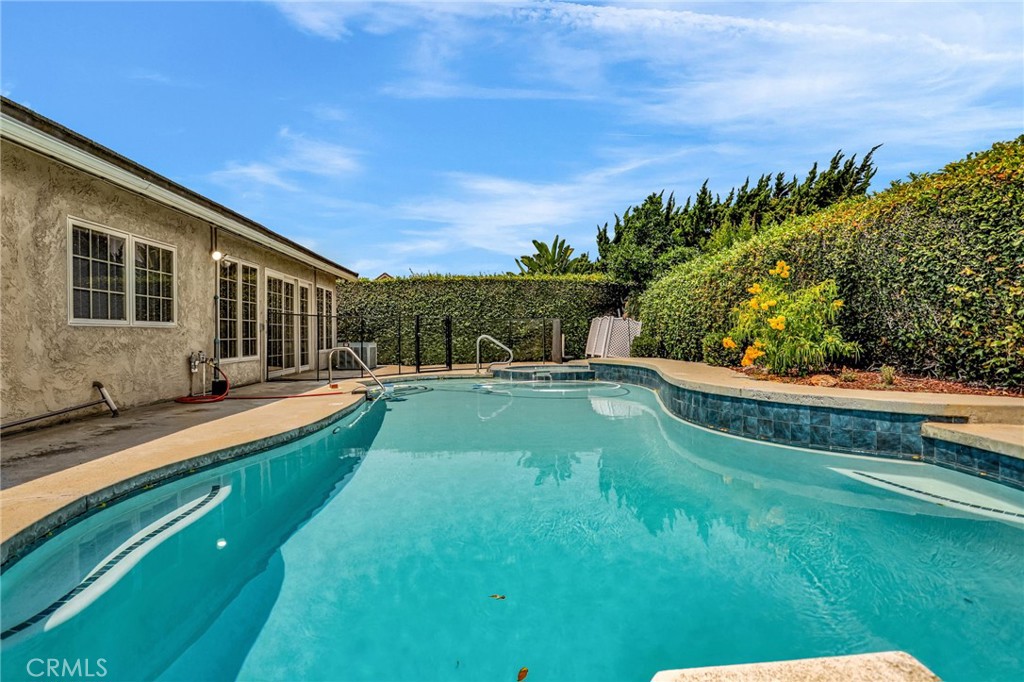 4223 Paseo de Plata