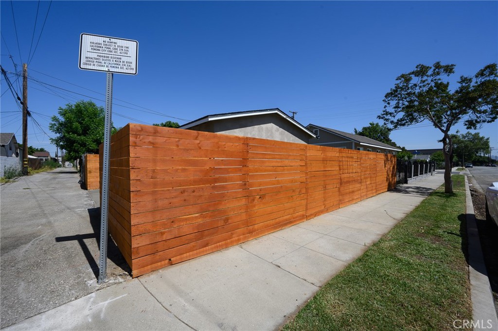 903 E 7th Street