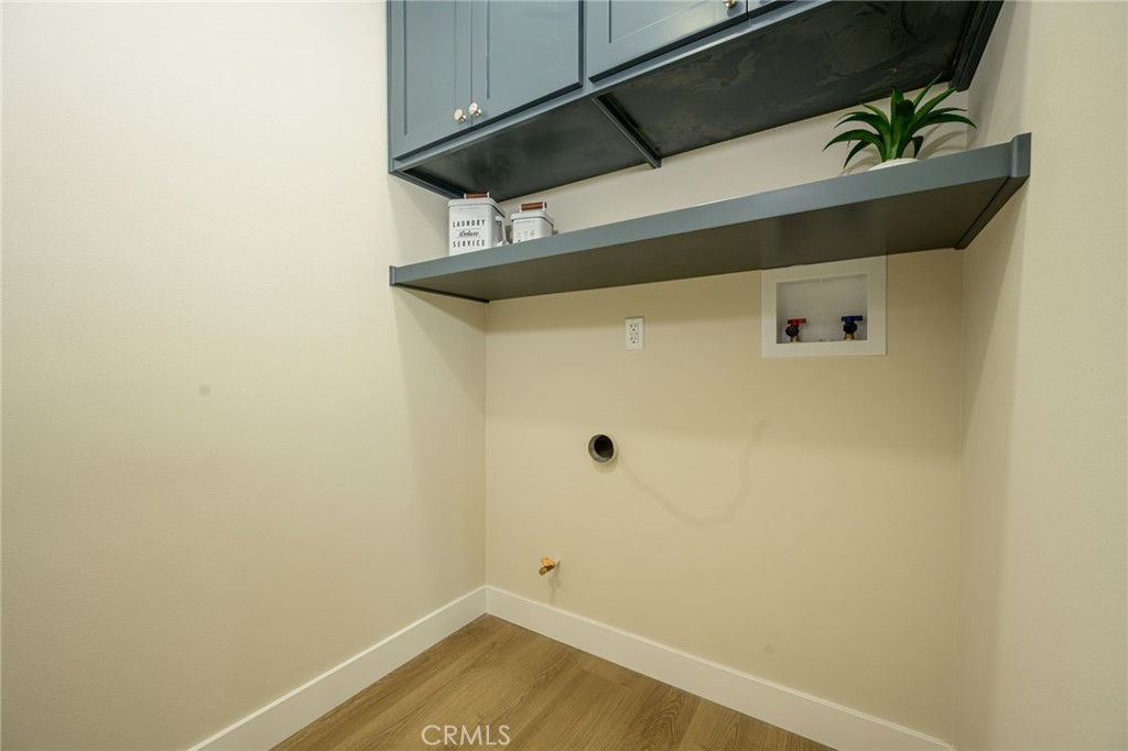 1807 Marinette Street