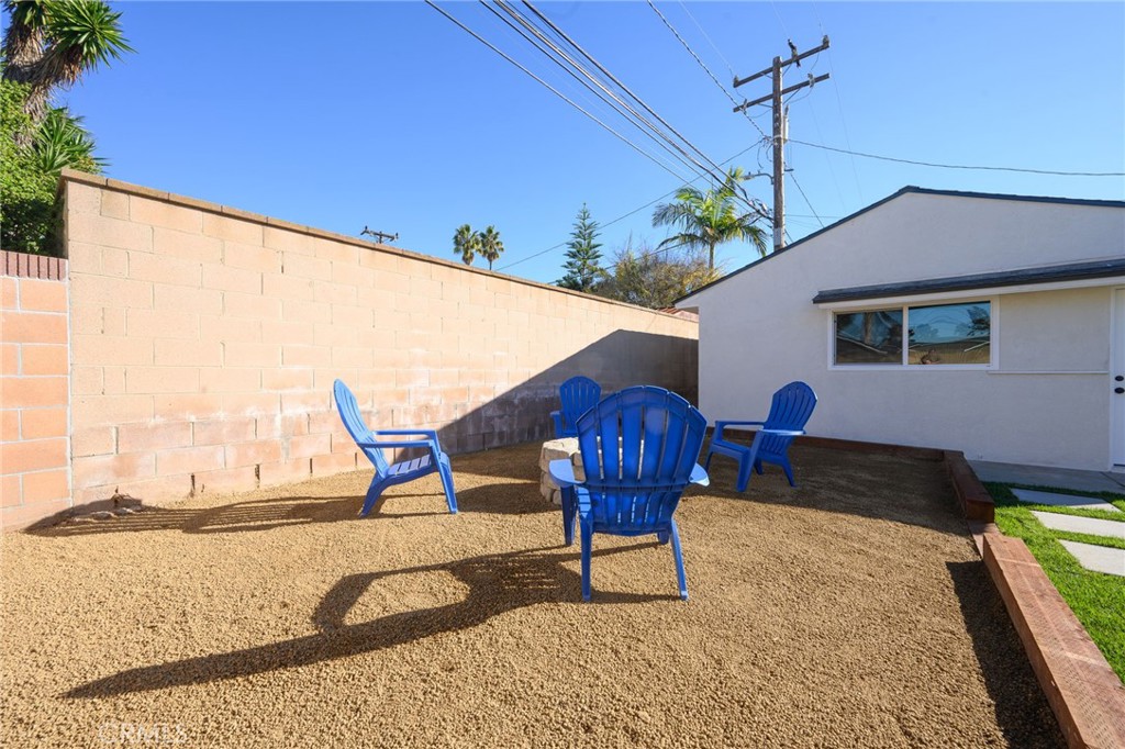 1807 Marinette Street