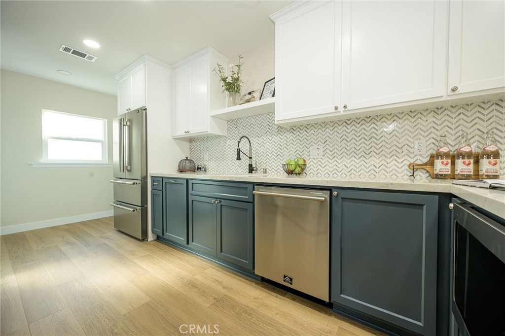 1807 Marinette Street