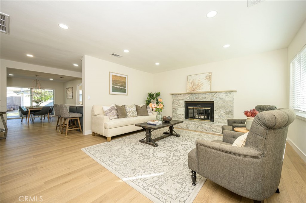 1807 Marinette Street