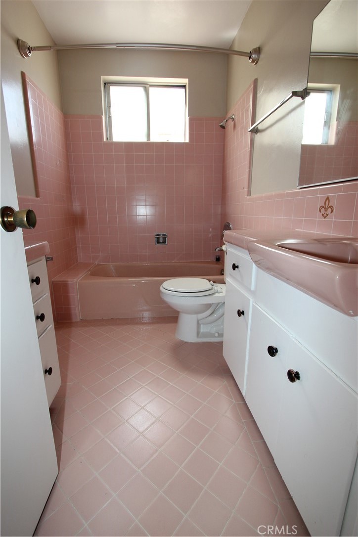 1633 East 1st Street 4