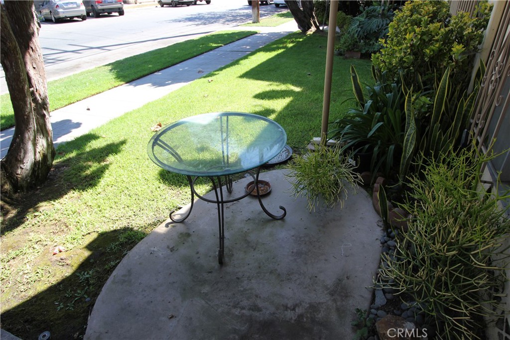 1633 East 1st Street 4