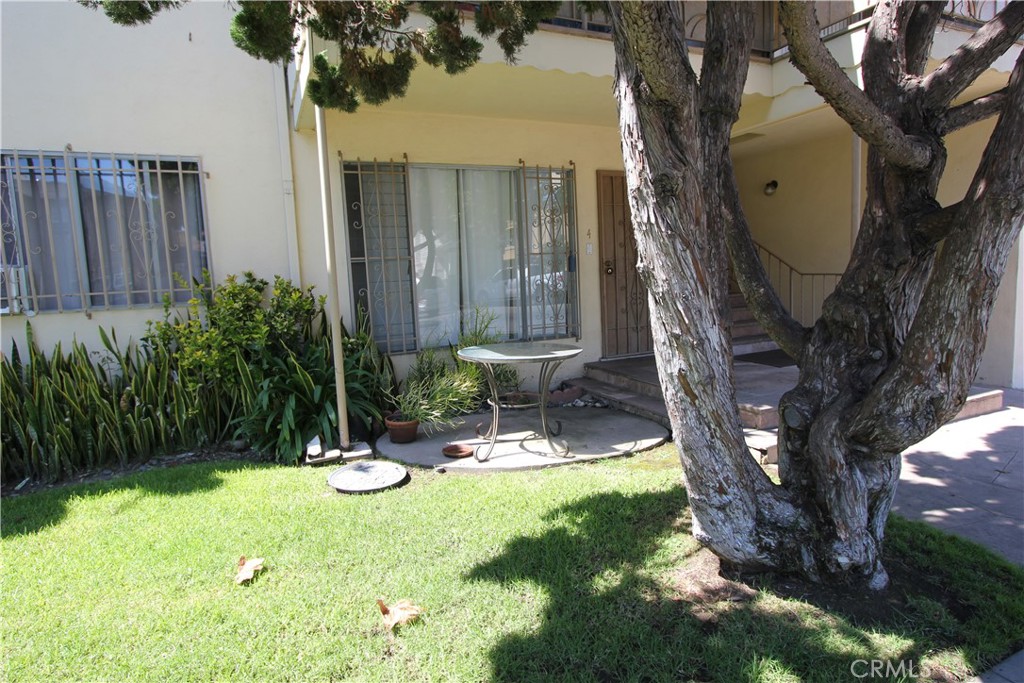 1633 East 1st Street 4