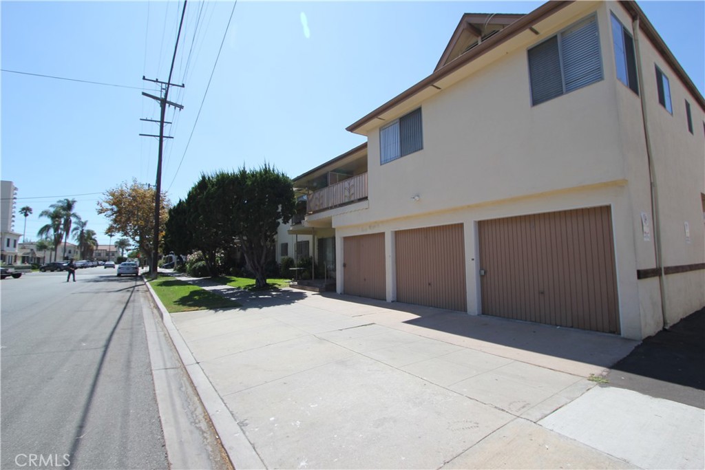 1633 East 1st Street 4