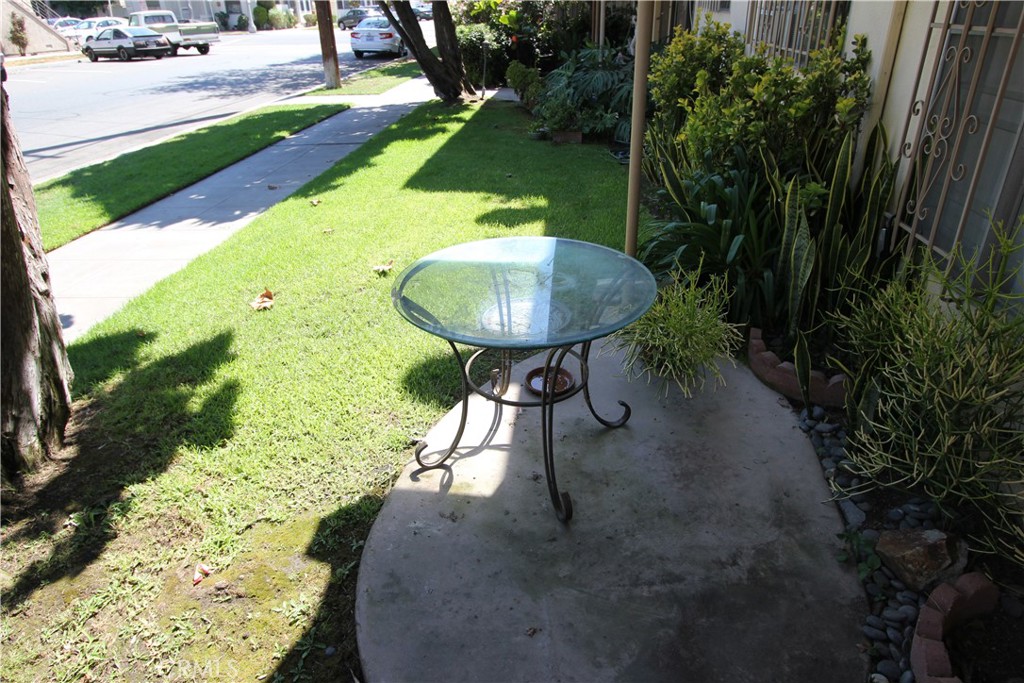 1633 East 1st Street 4