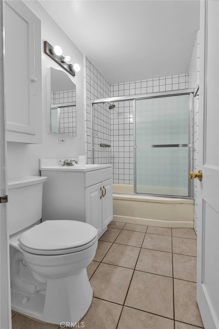 8812 De Haviland Avenue