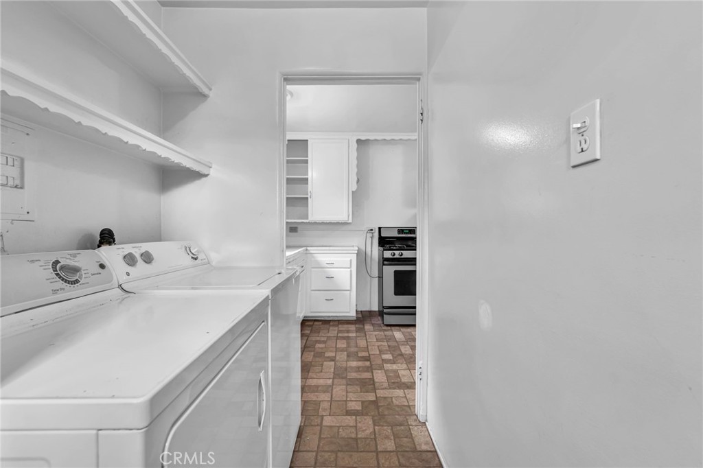 8812 De Haviland Avenue