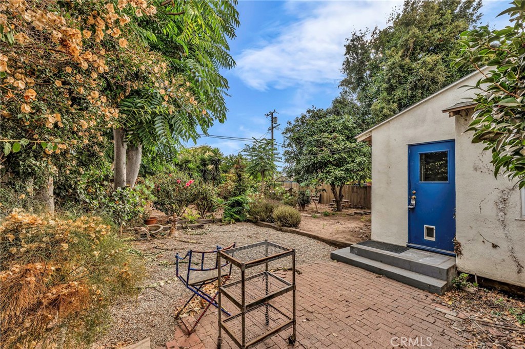 8812 De Haviland Avenue