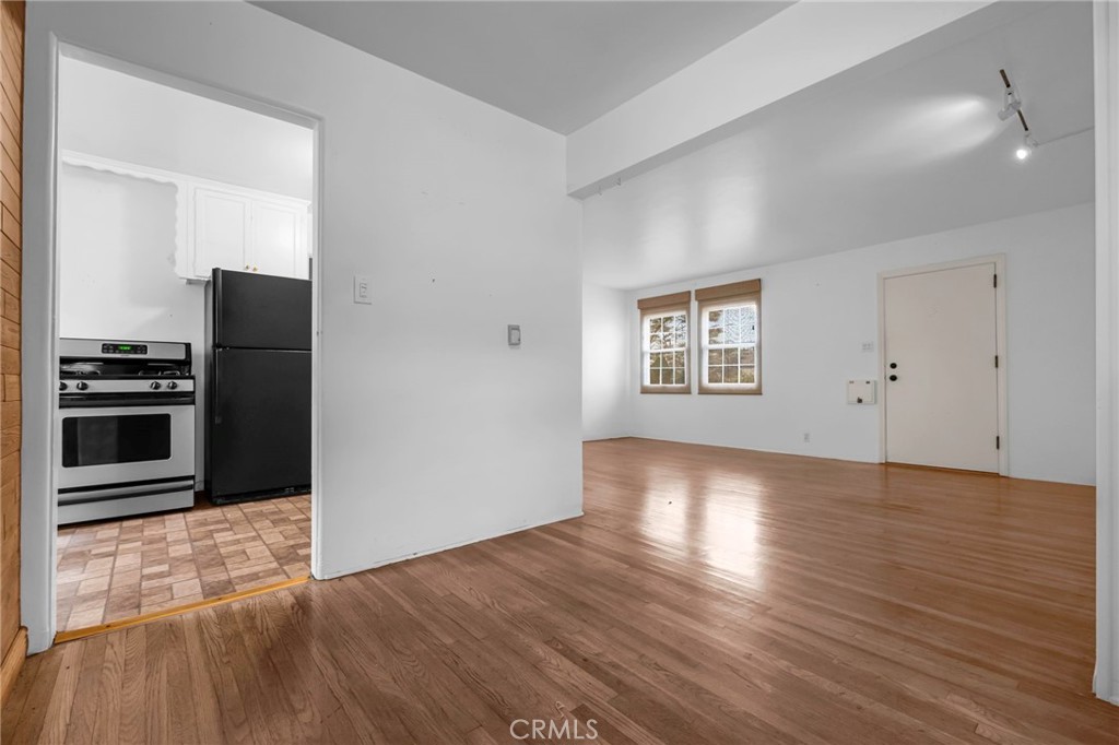 8812 De Haviland Avenue