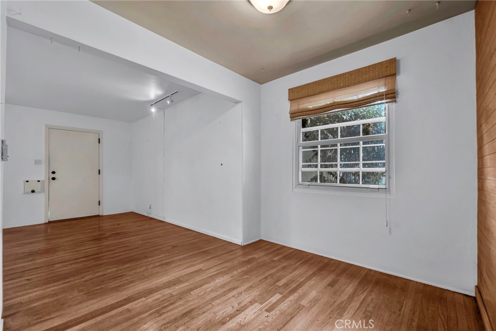 8812 De Haviland Avenue