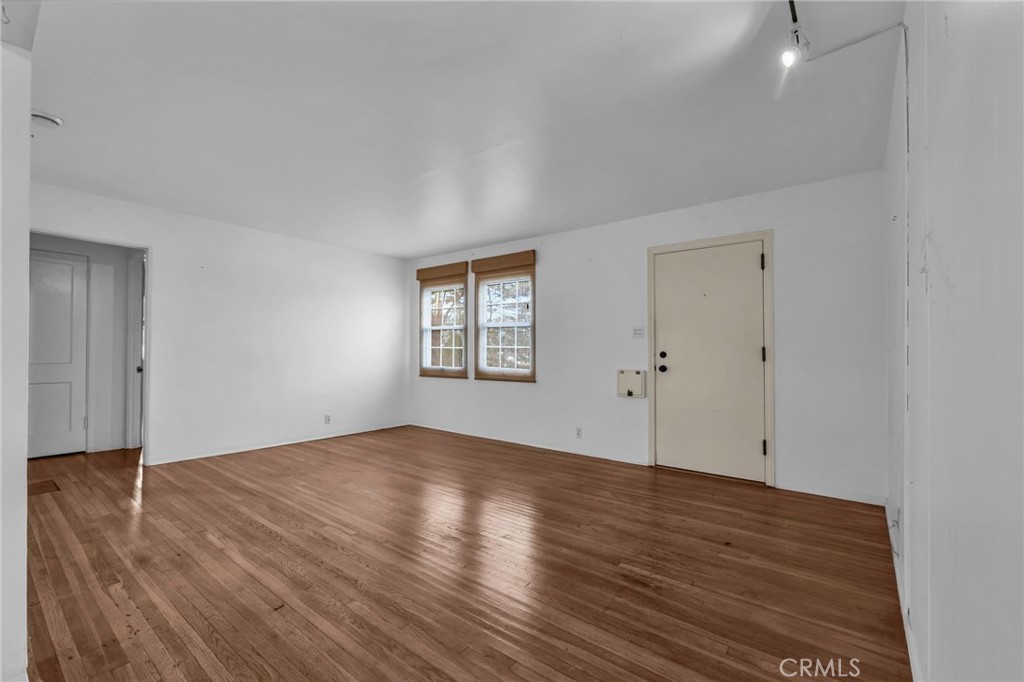 8812 De Haviland Avenue