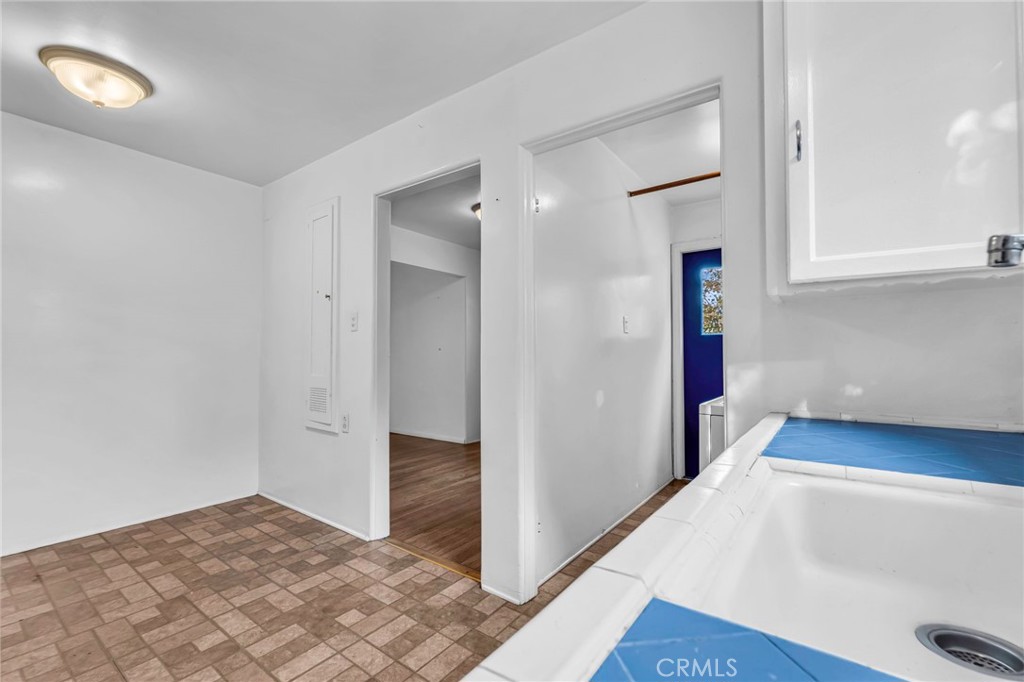 8812 De Haviland Avenue