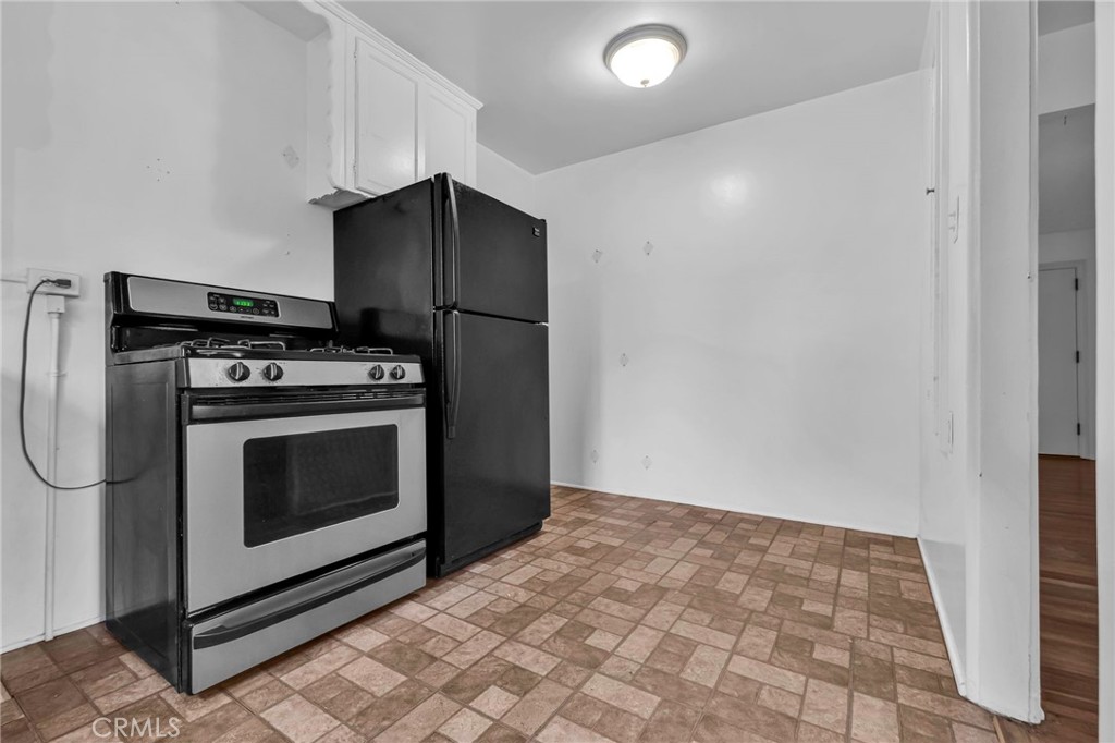 8812 De Haviland Avenue