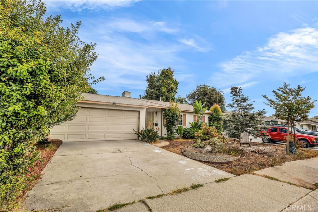 8812 De Haviland Avenue