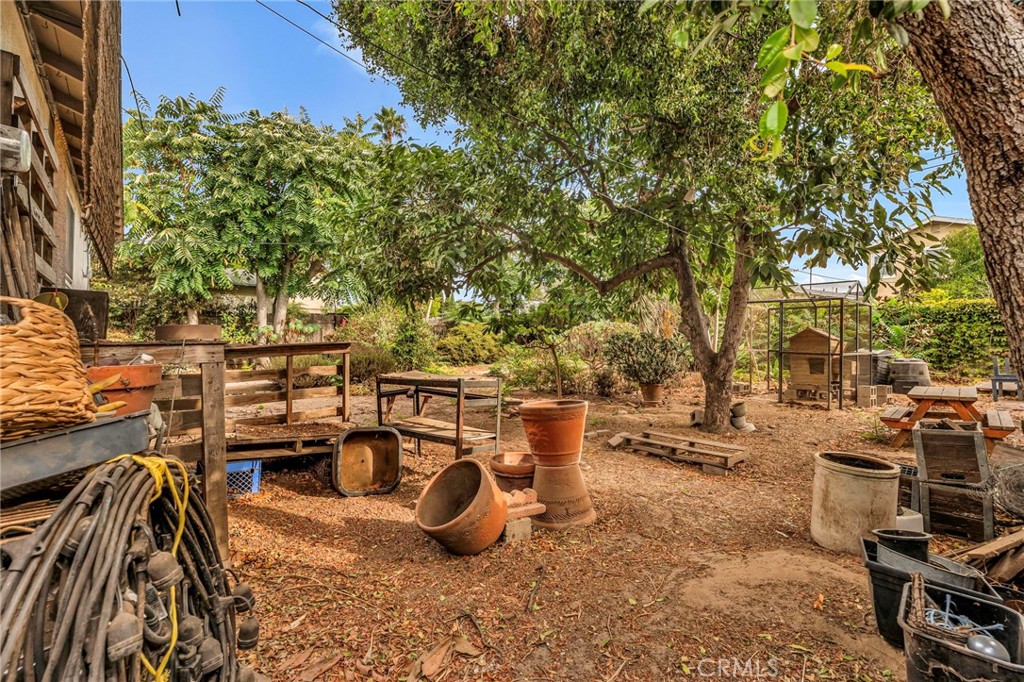 8812 De Haviland Avenue