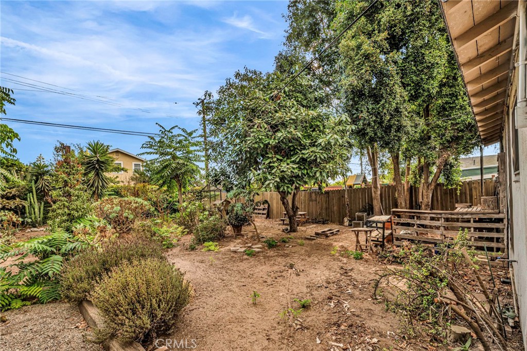 8812 De Haviland Avenue