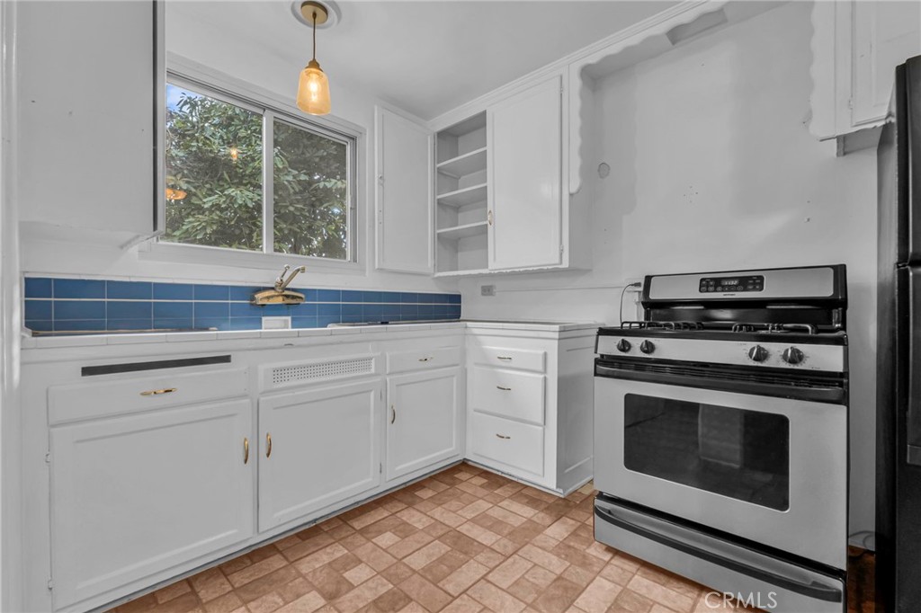 8812 De Haviland Avenue