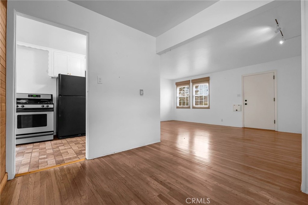 8812 De Haviland Avenue