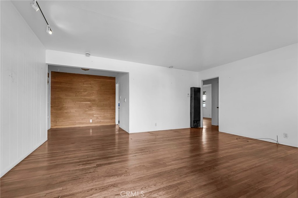 8812 De Haviland Avenue