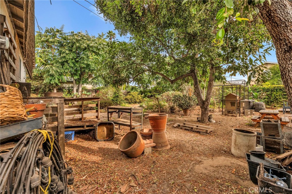 8812 De Haviland Avenue