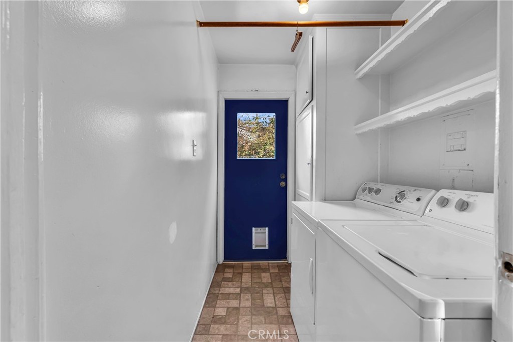 8812 De Haviland Avenue