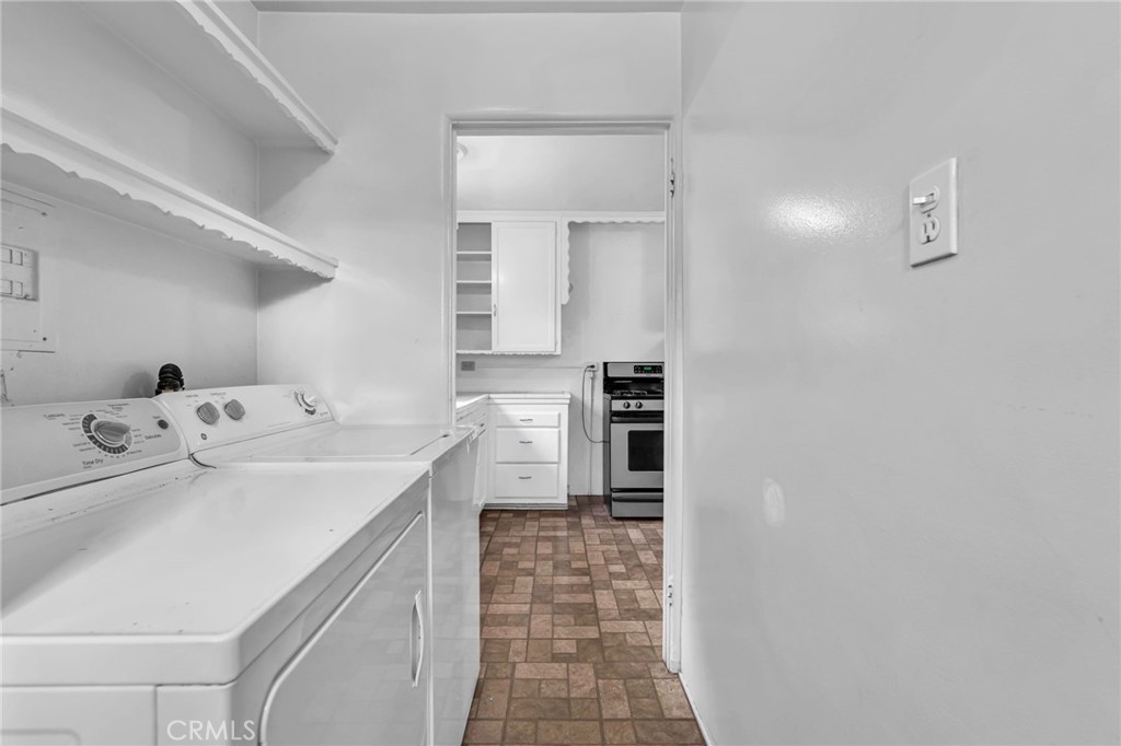 8812 De Haviland Avenue