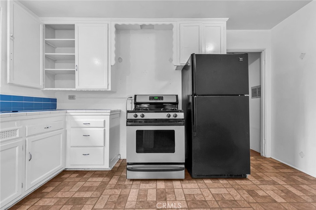 8812 De Haviland Avenue