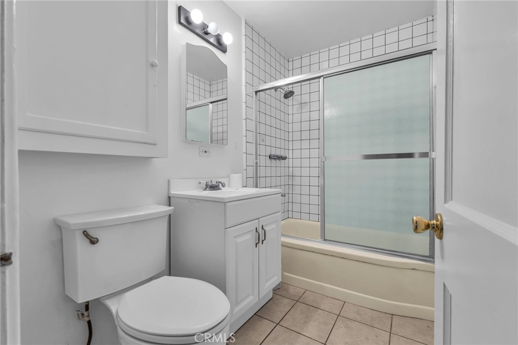 8812 De Haviland Avenue