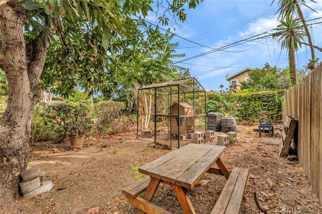 8812 De Haviland Avenue