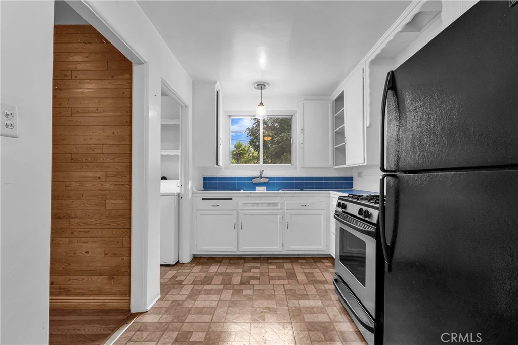 8812 De Haviland Avenue