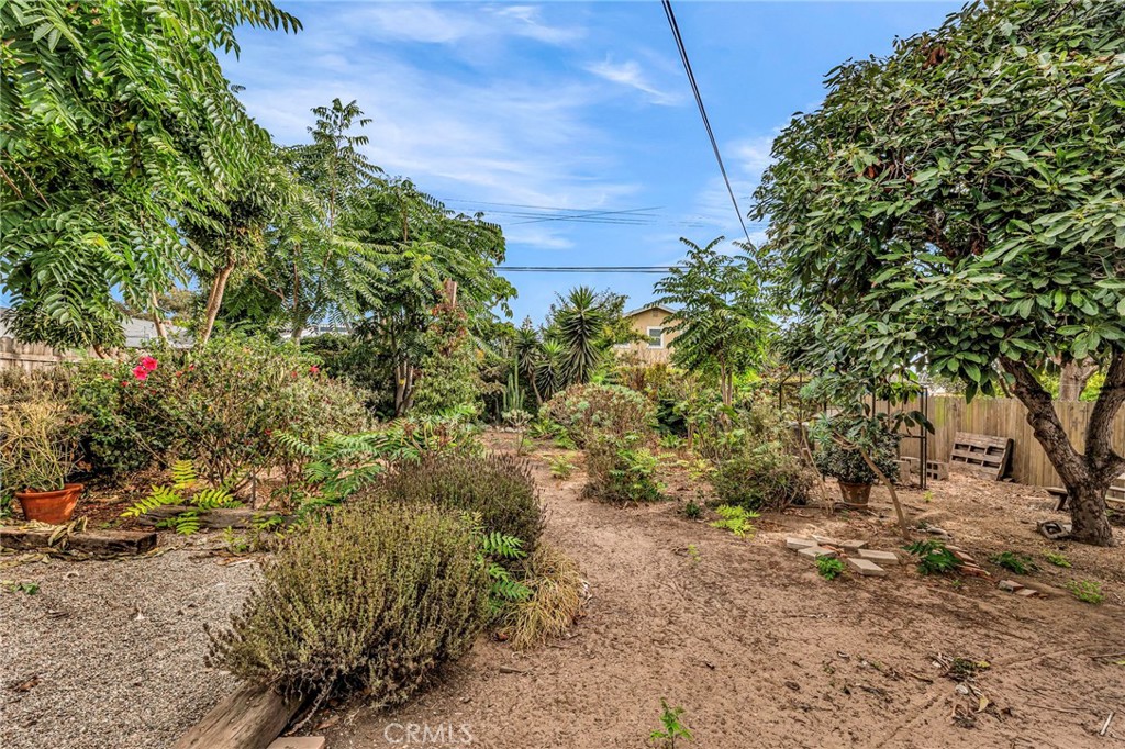 8812 De Haviland Avenue