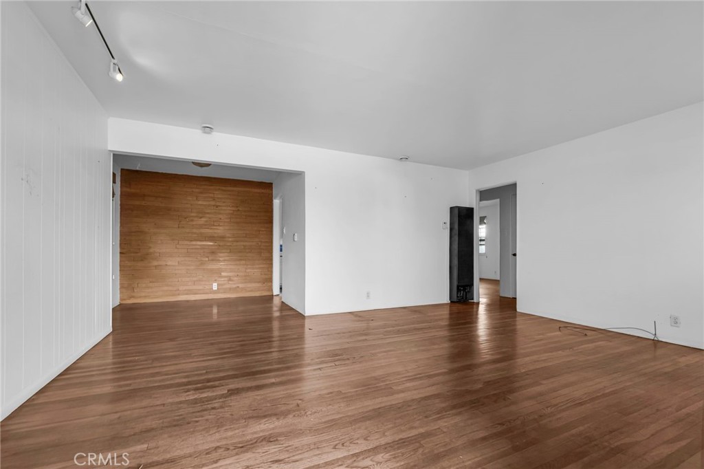 8812 De Haviland Avenue