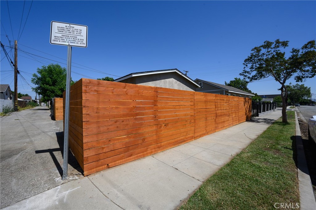903 E 7th Street