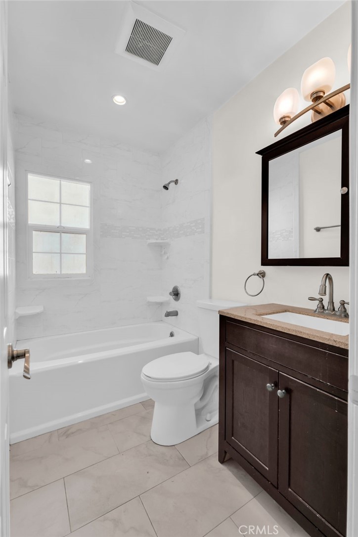 8711 8711 Lilienthal Avenue