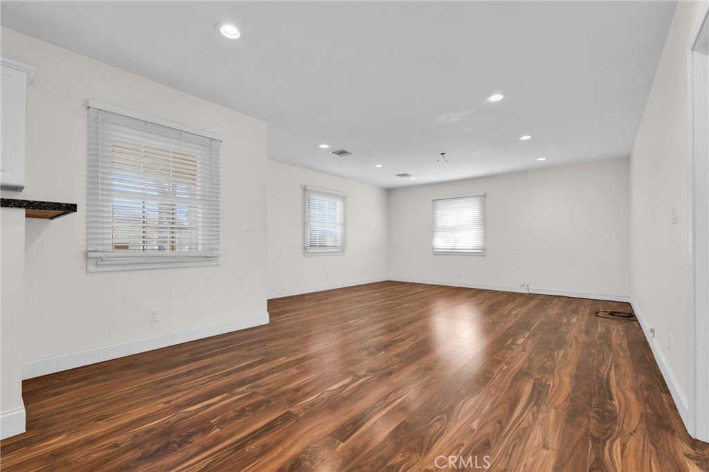 8711 8711 Lilienthal Avenue