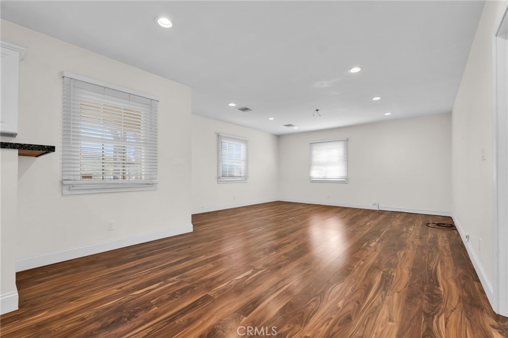 8711 8711 Lilienthal Avenue