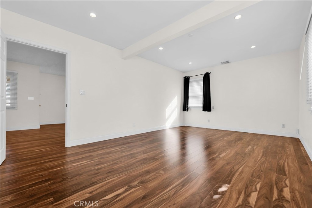 8711 8711 Lilienthal Avenue