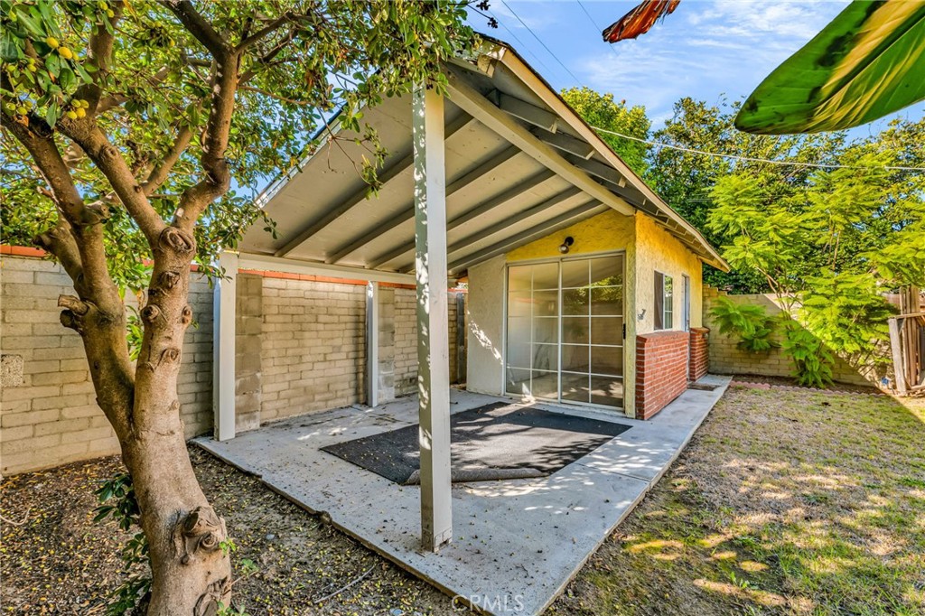 8711 8711 Lilienthal Avenue